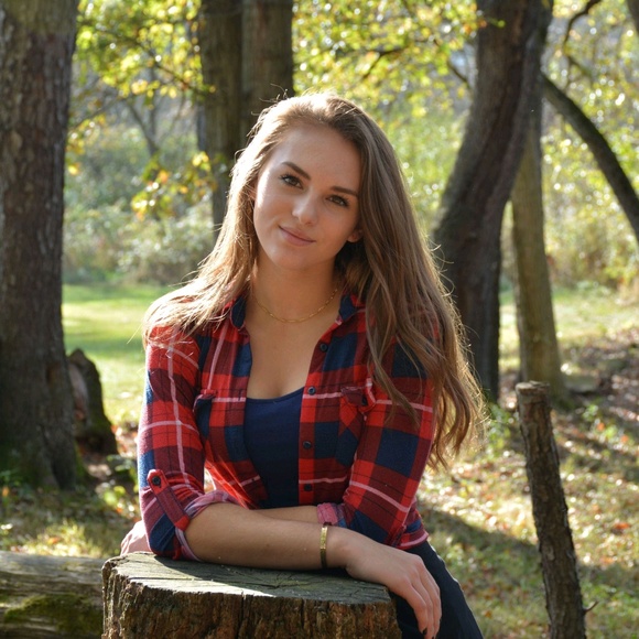 Meet your Posher, Hailey - Picture 1 of 1